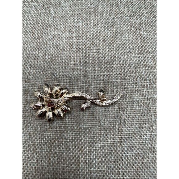 Monet Gem Flower Pin Red and Pink on Gold-tone Grandma Style - Picture 4 of 10